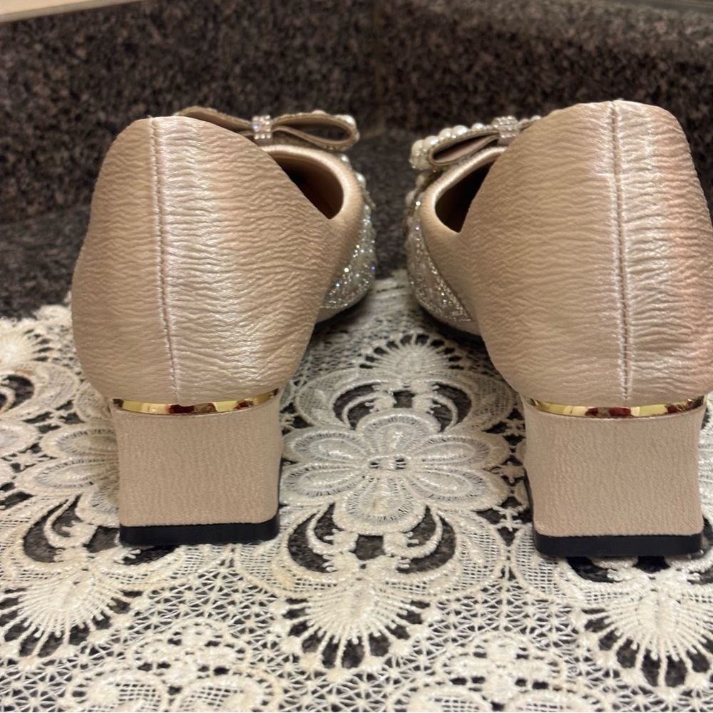 Amazon Beautiful Sparkly Shoes 10 - Picture 5 of 8